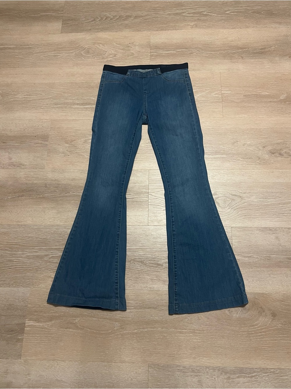 BLANK NYC High Rise Pull-On Flare Jeggings Medium Wash Blue Size 27
